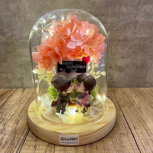 Chantelle Preserved Hydrangea in Dome Glass With Fairy Light